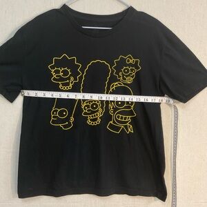 Simpsons Graphic Unisex M  Tee -black 
Neon yellow outline